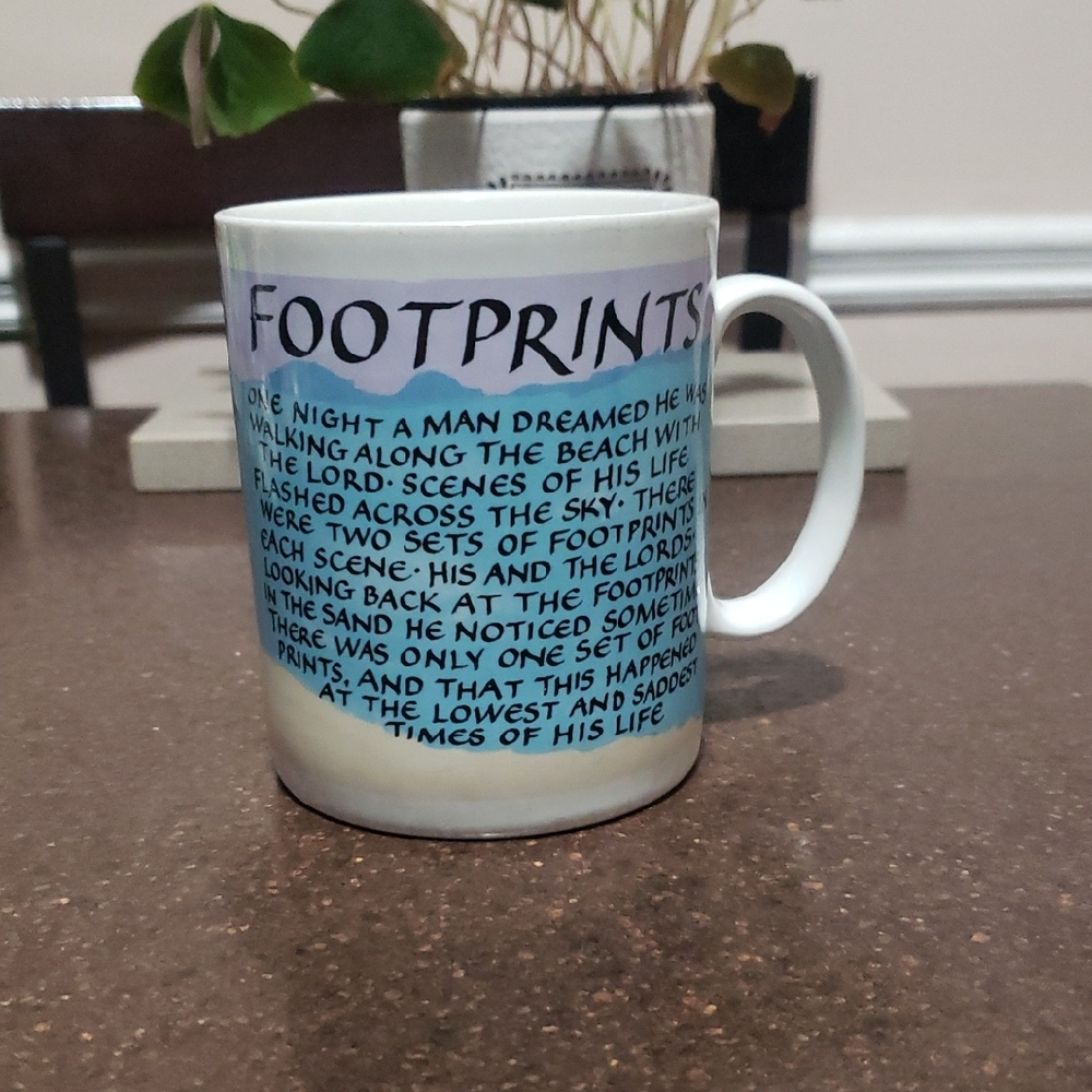 Papel Freelance Footprints In the Sand Coffee Mug.